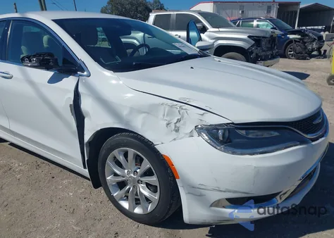 2015 Chrysler 200 C z USA, uszkodzony, nr VIN 1C3CCCCB7FN648177